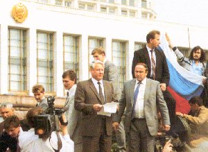 Борис Ельцин у Белого дома в дни августовского путча